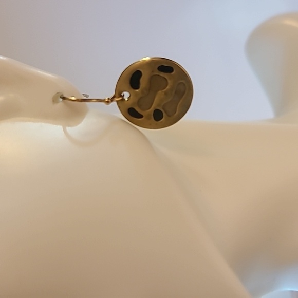 Vintage Kenneth Cole gold tone earrings - Picture 1 of 6